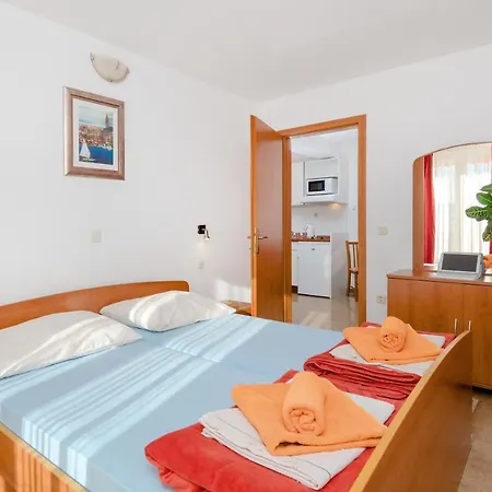 Vila Adrijana & Fitness Studio Wolf Bv Aparthotel Baska Voda