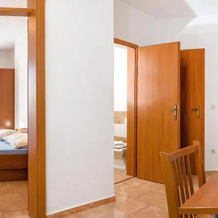 Vila Adrijana & Fitness Studio Wolf Bv Baska Voda