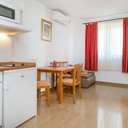 Vila Adrijana & Fitness Studio Wolf Bv Aparthotel *