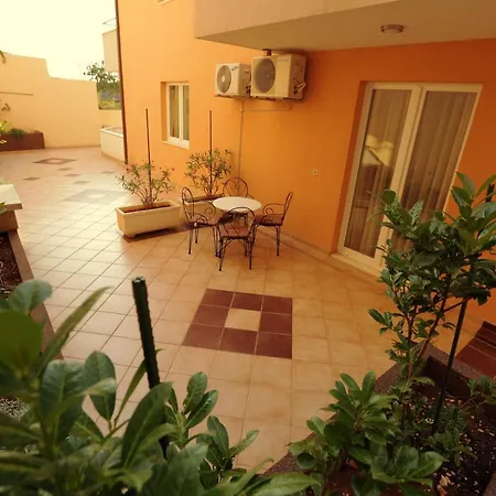 Aparthotel Vila Adrijana & Fitness Studio Wolf Bv