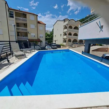 Vila Adrijana & Fitness Studio Wolf Bv * Baska Voda