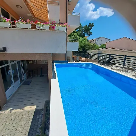 Aparthotel Vila Adrijana & Fitness Studio Wolf Bv Baska Voda
