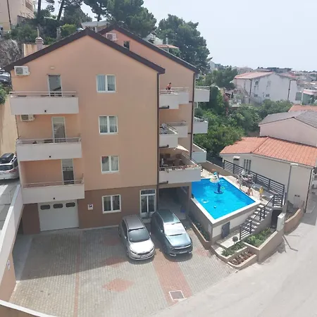 Vila Adrijana & Fitness Studio Wolf Bv Aparthotel *