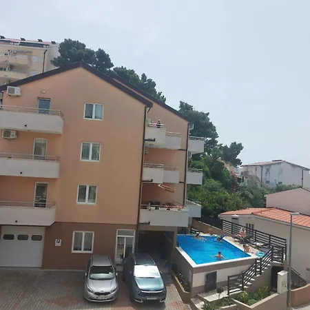 Vila Adrijana & Fitness Studio Wolf Bv Aparthotel Baska Voda