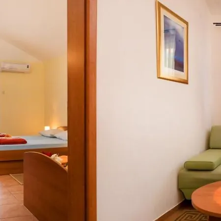 Vila Adrijana & Fitness Studio Wolf Bv * Baska Voda