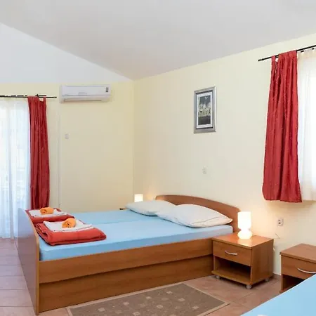 Vila Adrijana & Fitness Studio Wolf Bv Aparthotel Baska Voda