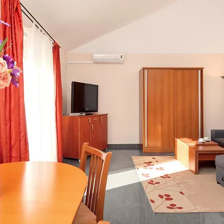 Aparthotel Vila Adrijana & Fitness Studio Wolf Bv *
