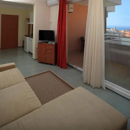 Vila Adrijana & Fitness Studio Wolf Bv Baska Voda