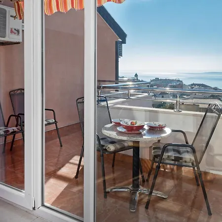 Vila Adrijana & Fitness Studio Wolf Bv Aparthotel Baska Voda