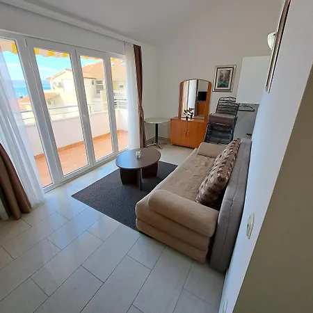 Adrijana & Fitness Wolf Bv 4*