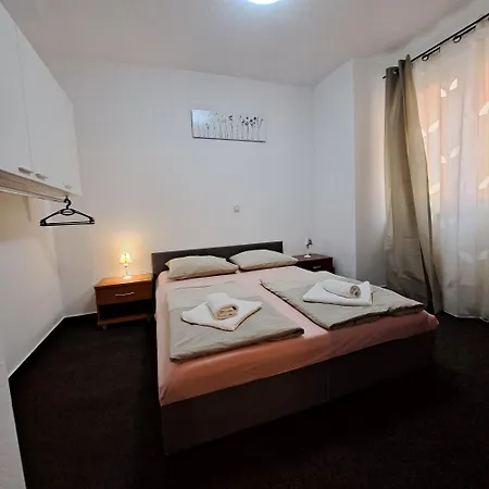 Vila Adrijana & Fitness Studio Wolf Bv Aparthotel Baska Voda