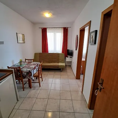 Vila Adrijana & Fitness Studio Wolf Bv Baska Voda